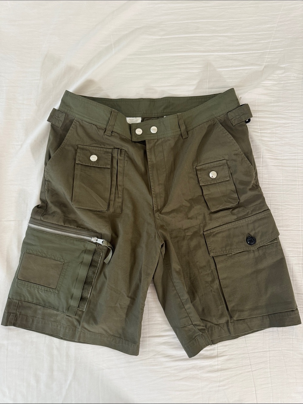 DIesel Men's Olive Cargo Shorts with Multi-Pocket Utility Design